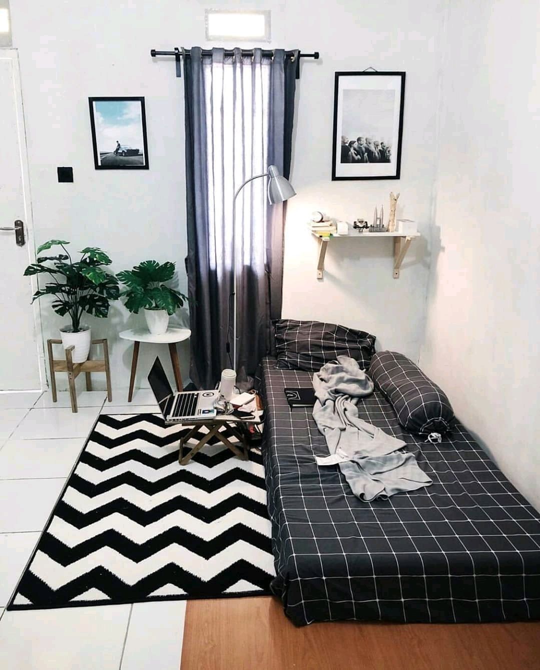 kamar kost lesehan sederhana dan nyaman