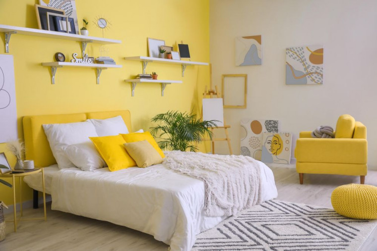 Kamar tidur dengan warna cat Light Yellow aesthetic