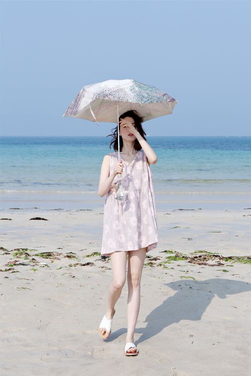Foto Gaya Orang Korea Cantik di Pantai 