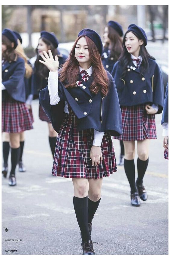 Foto Orang Korea Cantik Dengan Seragam Sekolah
