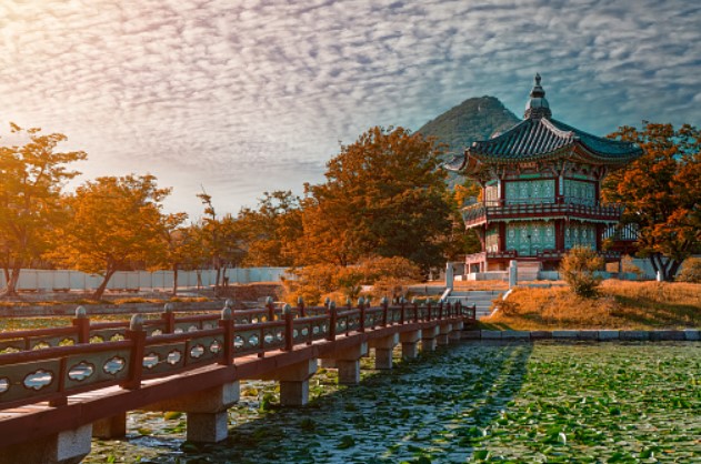 Wallpaper pemandangan istana gyeongbokgung yang aesthetic