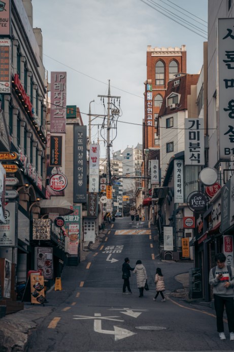 Wallpaper pemandangan jalanan korea yang aesthetic