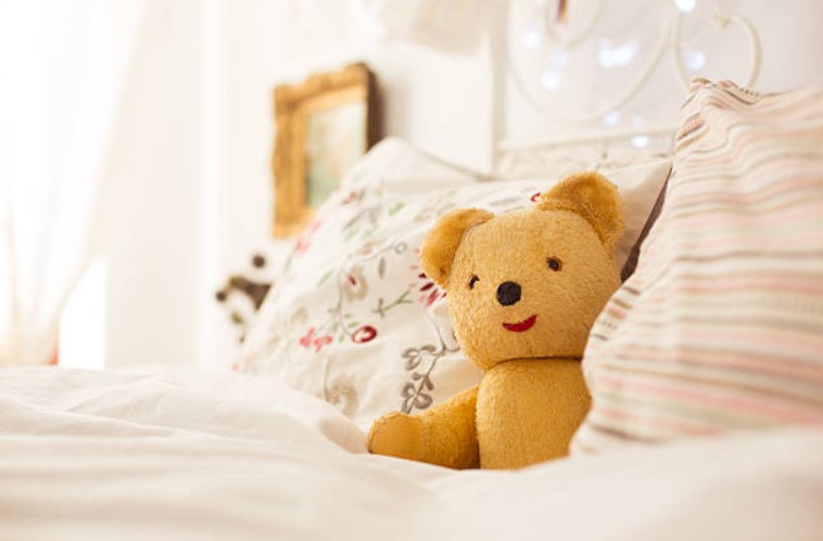 wallpaper boneka teddy bear bersantai