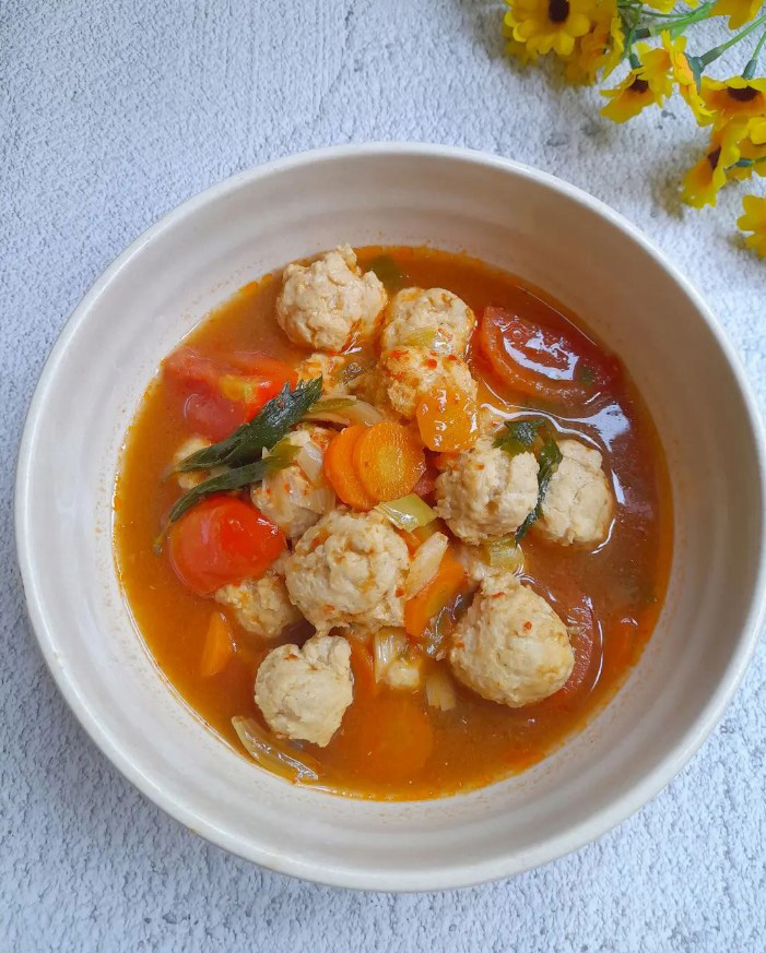 Resep Bola-bola Ayam Kuah Tomyam